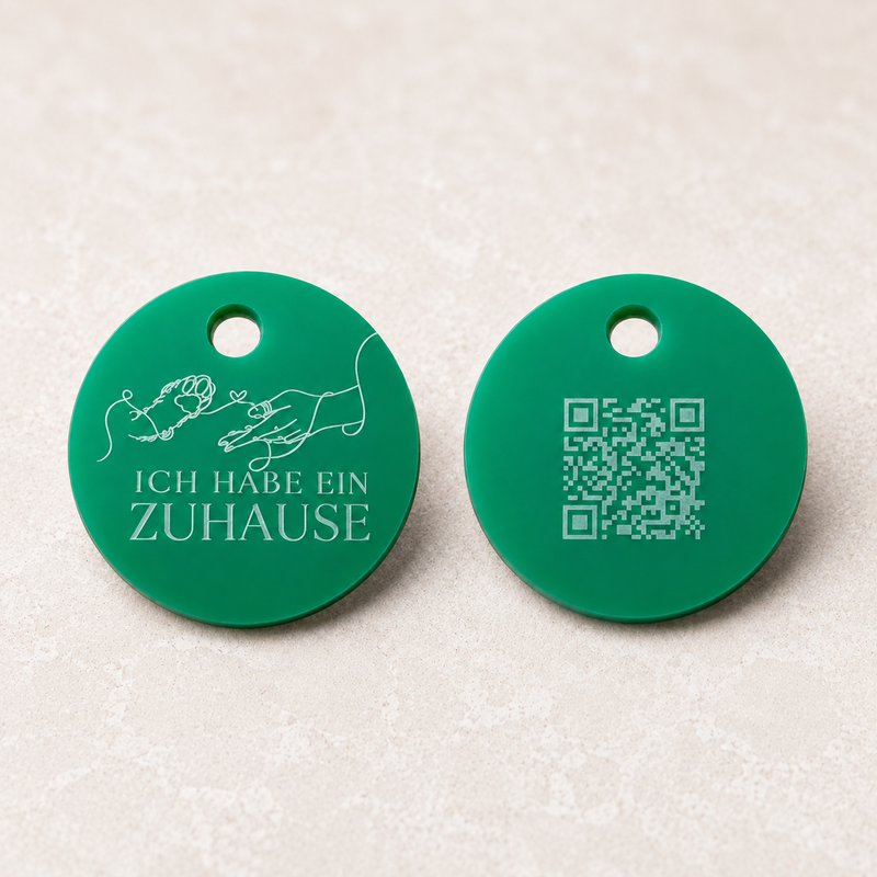 Runde QR-Code Hundemarke aus Acryl von Dog's Hundemarke in kräftigem Grün, freigestellt